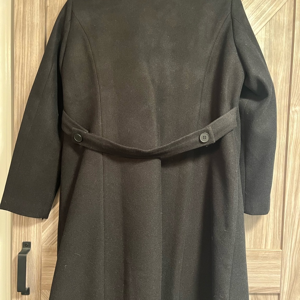 Elegant Black Double-Breasted Women's Coat - Picture 3 of 4